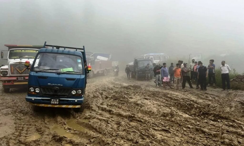 चालू मनसुनमा धुलिखेल-खवा सडकको भविष्य अनिश्चित
