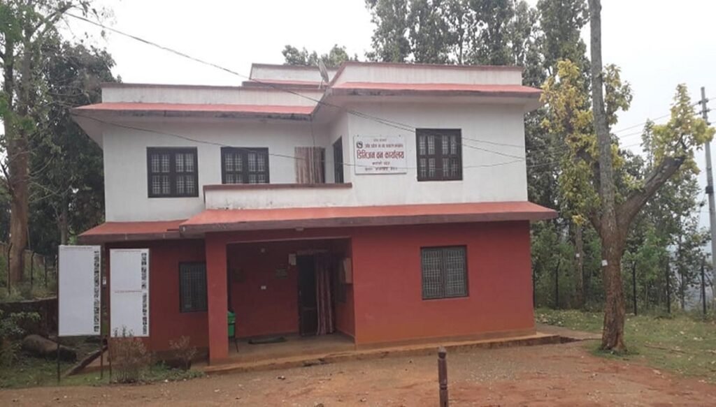भूकम्पले वन कार्यालय रहेको संरचना पूर्ण रूपमा ध्वस्त पार्यो
