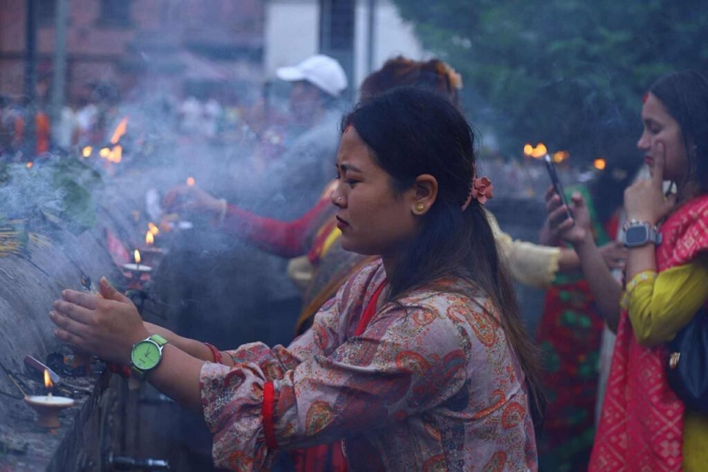 नेपाली मन्दिरहरूले श्रावणको पहिलो सोमबार मनाउँछन्