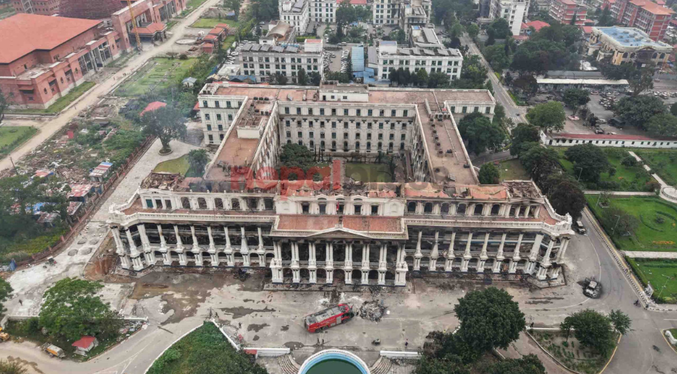 सिंहदरबारभित्र क्षतिको अनुगमनमा मुख्यसचिव र सचिवहरू
