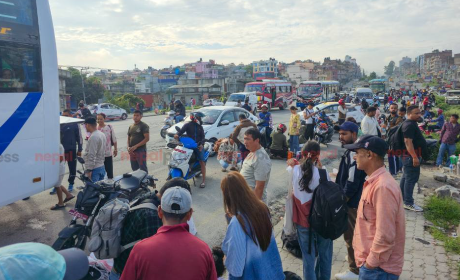 खुले नाका, बढे काठमाडौं फर्किने यात्रु