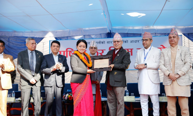 उत्कृष्ट करदातालाई सरकारले गर्‍यो सम्मान, को-को परे ? 