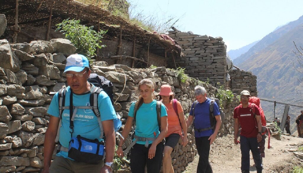 एक महिनामा भित्रिए ८८ हजार २४८ पर्यटक
